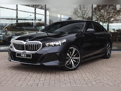BMW 5-serie - 530e M Sport Automaat / Trekhaak / Adaptieve LED / Parking Assistant Plus / Live Cockpit P