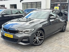 BMW 3-serie - 318i M-Sport, Schuifkanteldak, Individual kleur, Sportstoelen, Stoelverwarming,