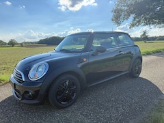 MINI Cooper - 1.6 ONE PARKEERSENSOREN / AIRCO / NIEUWE APK