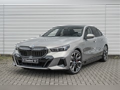 BMW 5-serie - 530e M Sport Automaat / Panoramadak / Trekhaak / Bowers & Wilkins / Parking Assistant Prof