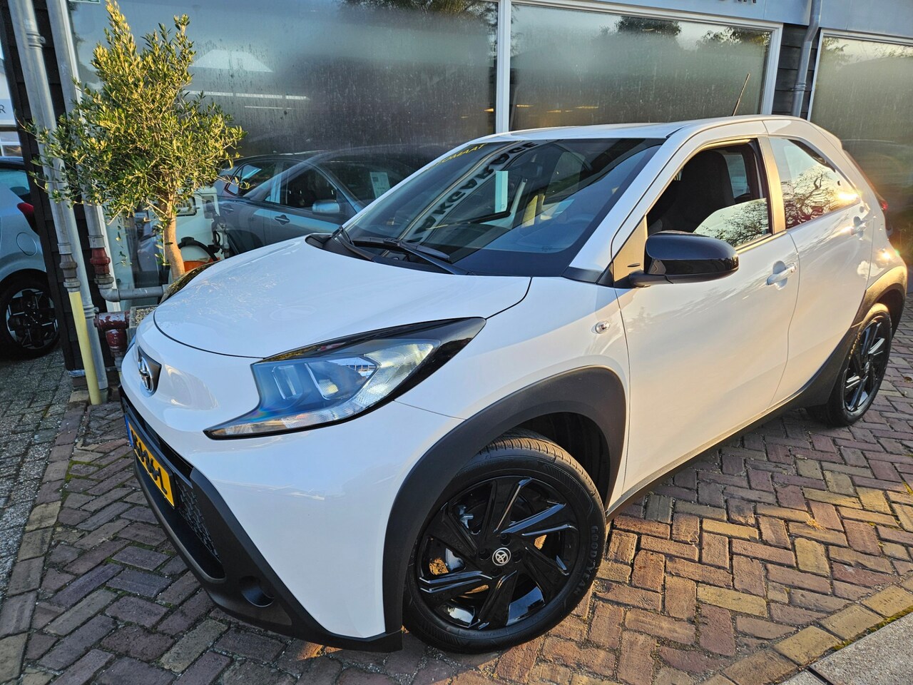 Toyota Aygo X - 1.0 VVT-i S-CVT play 1.0 VVT-i S-CVT Play,Automaat - AutoWereld.nl