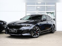 BMW 5-serie - 530e M Sport Automaat / Panoramadak / Stoelventilatie / Bowers & Wilkins / Comfort Access