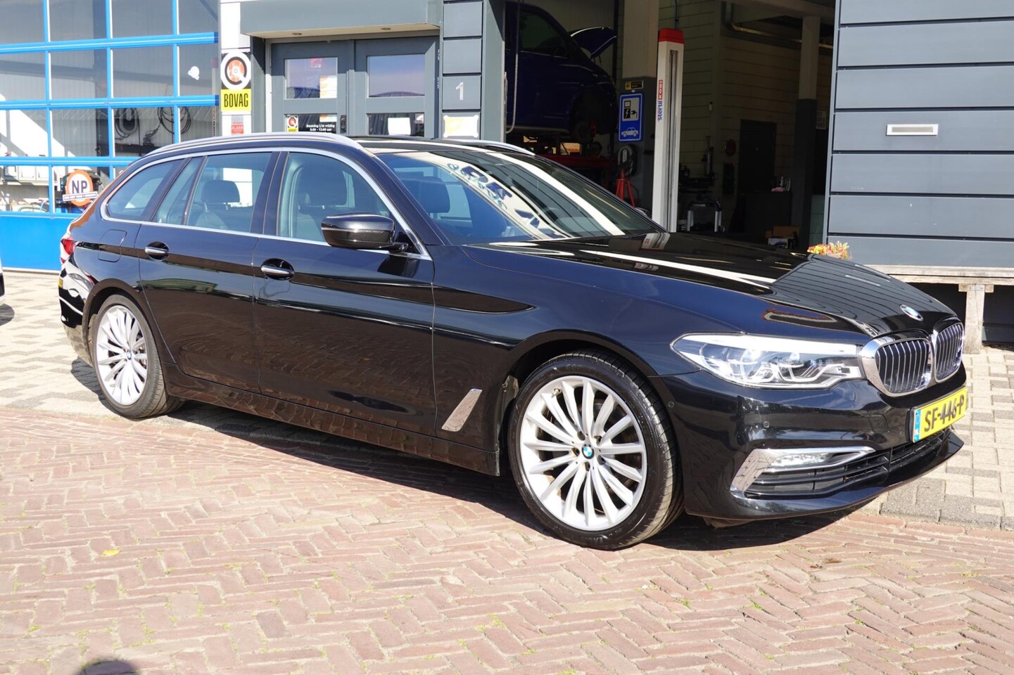 BMW 5-serie Touring - 520i High Executive luxury RIJKLAAR INCL BOVAG EN Service - AutoWereld.nl