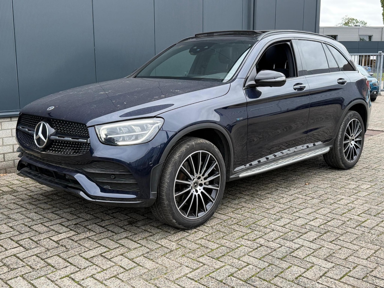Mercedes-Benz GLC-klasse - 300e 4MATIC AMG Line 20"/Panoramadak/Leder + memory/Stoelverwarming + ventilatie/Keyless/H - AutoWereld.nl