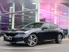 BMW 5-serie - 530e M Sport Automaat / Panoramadak / Stoelventilatie / Comfort Access / M Sportonderstel