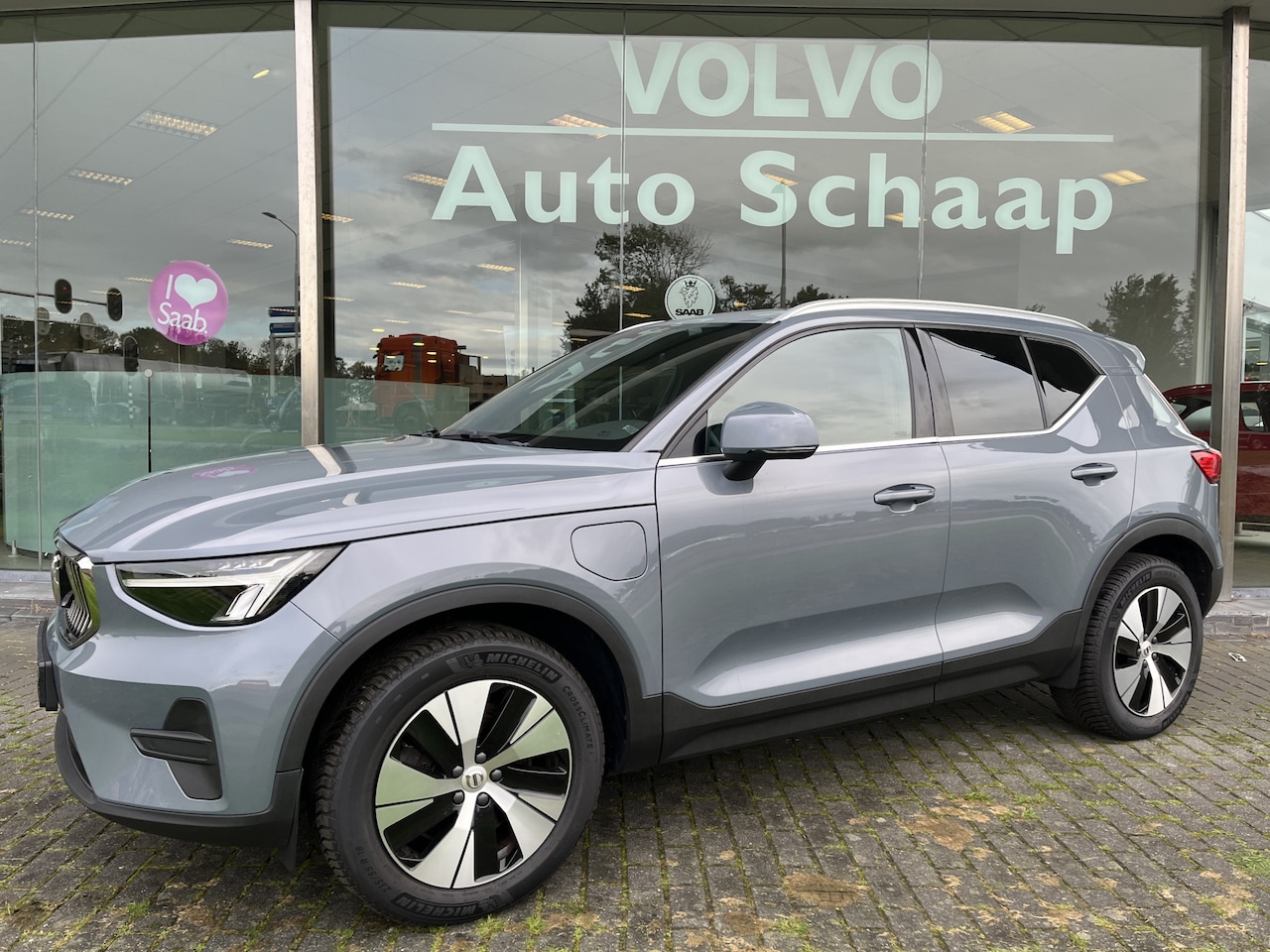 Volvo XC40 - 1.5 T4 Plug-in hybrid Plus Bright | Rijklaar incl 12 mnd Bovag | Camera Carplay Trekhaak s - AutoWereld.nl