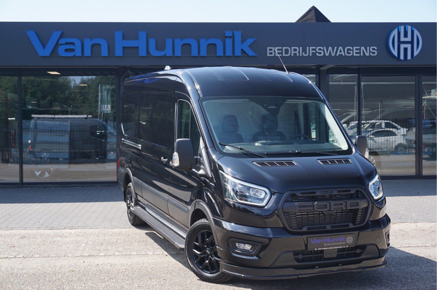 Ford Transit - 350L L3H2 Black Raptor AUT-10 RWD 165PK BPM VRIJ Navi, Adap. Cruise, 360° Cam, 3.5T Trekha - AutoWereld.nl
