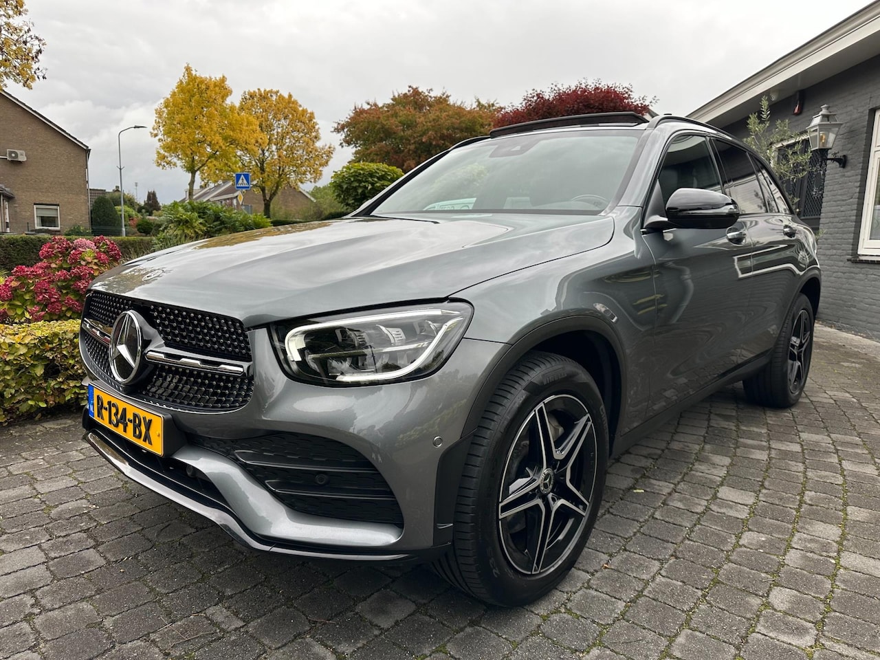 Mercedes-Benz GLC-klasse - 300e 4MATIC AMG, Pano, 360 Camera - AutoWereld.nl