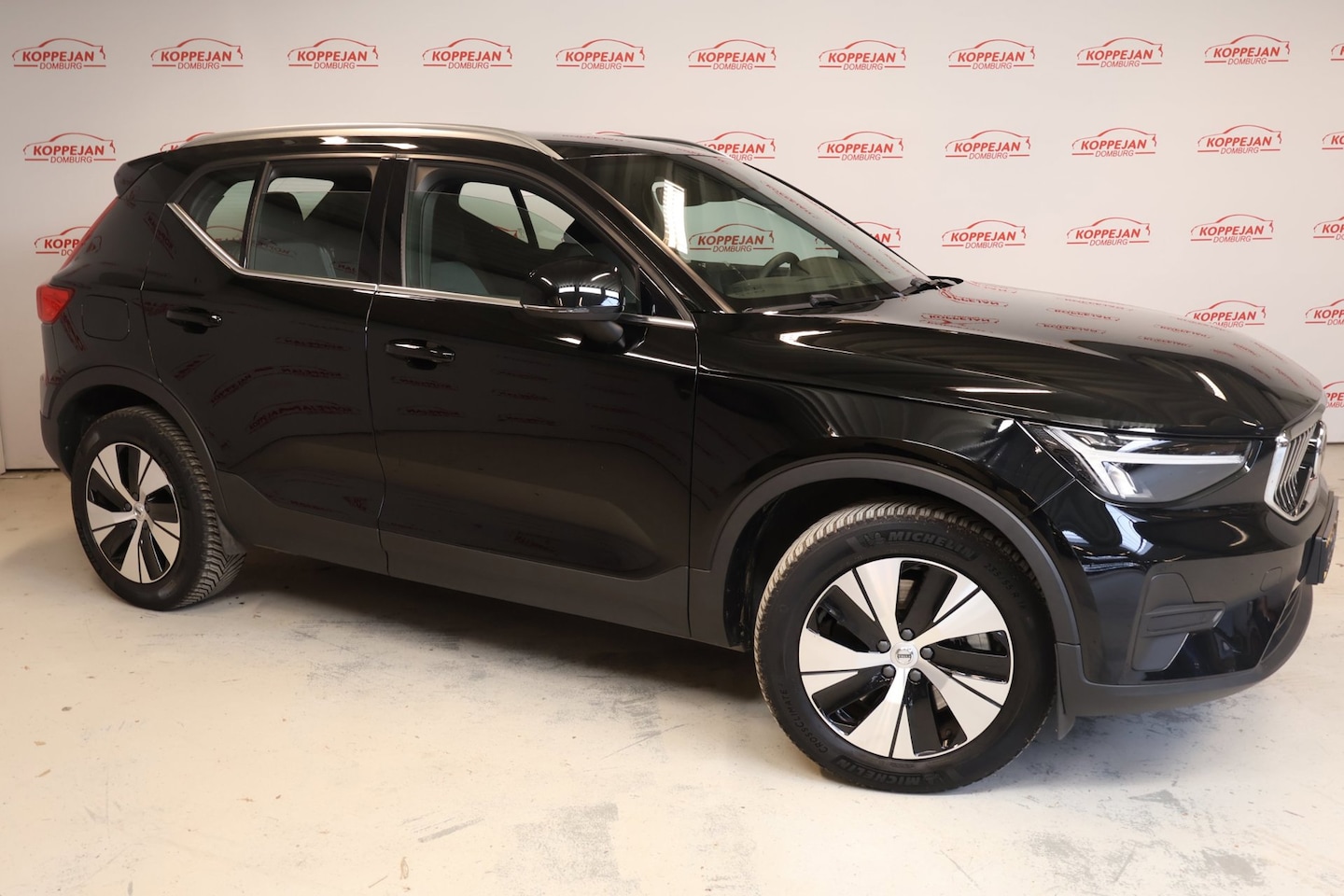 Volvo XC40 - 1.5 T5 Recharge R-Design|Stuur+Stoelverwarming|Achteruitrij Camera|Apple Carplay| All Seas - AutoWereld.nl
