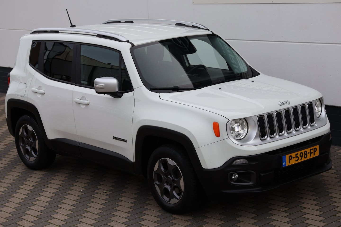 Jeep Renegade - 1.4 MultiAir 140PK Navi Xenon Dealer ond. !! - AutoWereld.nl
