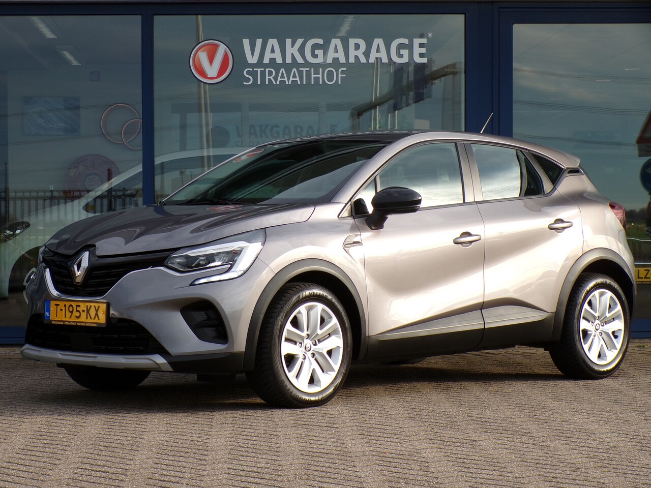 Renault Captur - 1.0 TCe Evolution, Full LED / Carplay + Android Auto / Navi / Keyless / Parkeersensoren ac - AutoWereld.nl