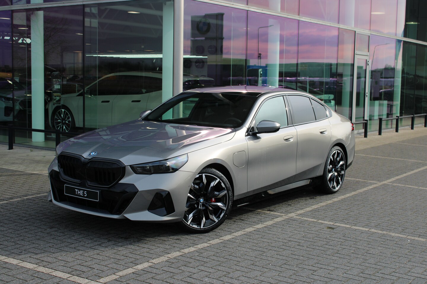 BMW 5-serie - 530e M Sport Automaat / Panoramadak / Trekhaak / Bowers & Wilkins / Adaptieve LED / Comfor - AutoWereld.nl