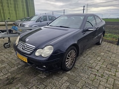 Mercedes-Benz C-klasse Sportcoupé - 180 K. 2006. APK 09-2027 Lees tekst
