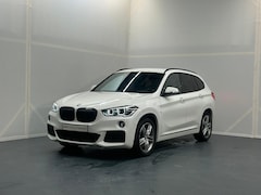 BMW X1 - sDrive20i High Executive M Sport | Elektrische Achterklep | Navigatie |
