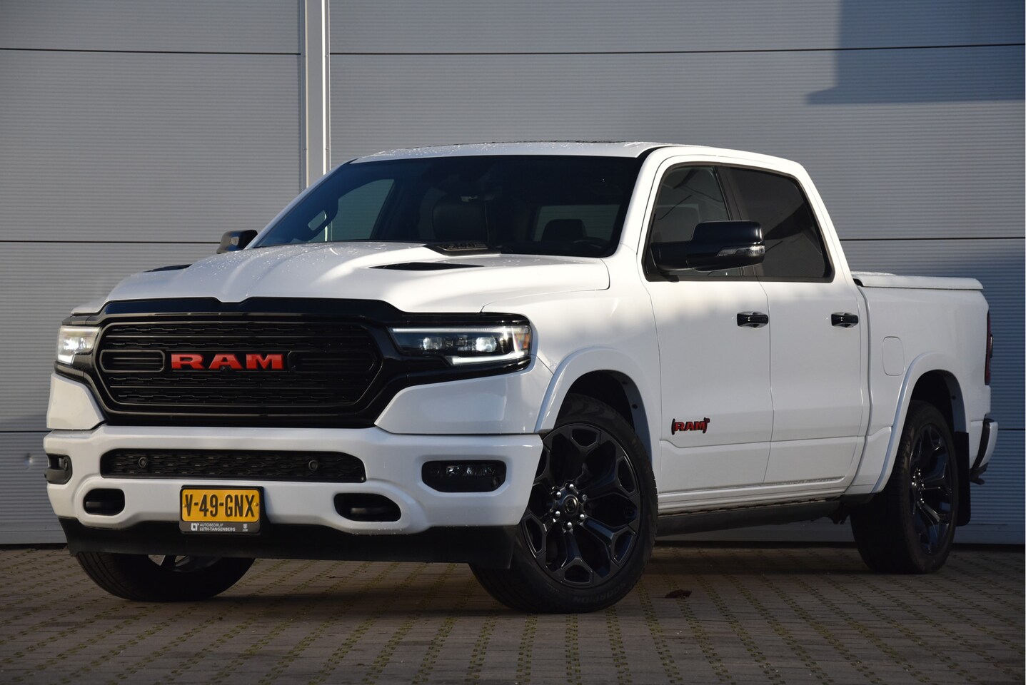 Dodge Ram 1500 - 5.7 V8 4x4 Crew Cab Limited | Luchtvering | - AutoWereld.nl