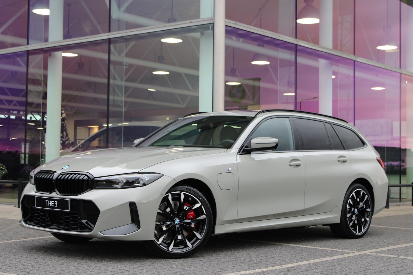 BMW 3-serie Touring - 330e M Sport Automaat / Panoramadak / Trekhaak / Adaptieve LED / Sportstoelen / Comfort Ac - AutoWereld.nl