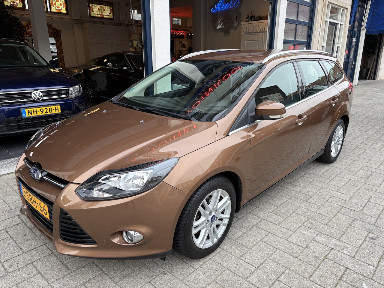 Ford Focus Wagon - 1.0 EcoBoost Titanium NL AUTO/CLIMA/DEALER OND./CAMERA - AutoWereld.nl