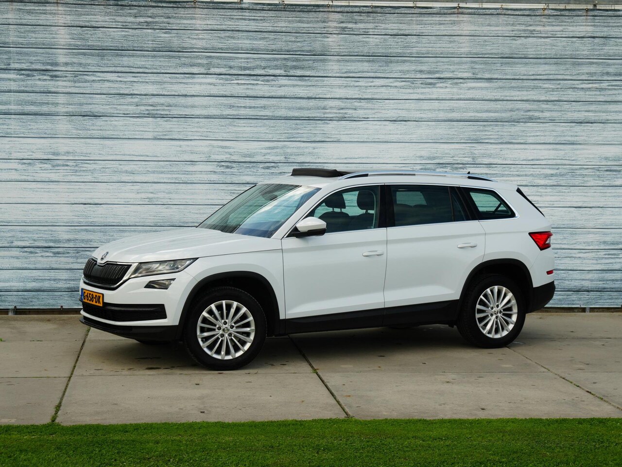 Skoda Kodiaq - 1.5 TSI Business 7 Persoon Pano Trekhaak Cam - AutoWereld.nl