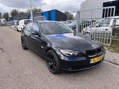 BMW 3-serie - 318i High Executive