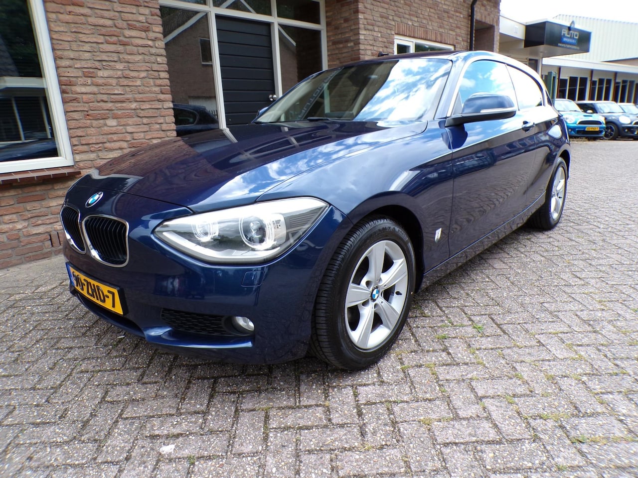 BMW 1-serie - 116i Upgrade Edition Automaat / Leder / Navi - AutoWereld.nl