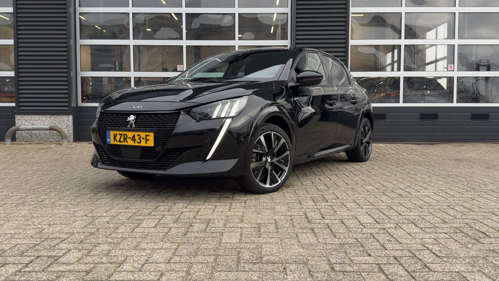 Peugeot e-208 - GT 50 kWh | Dodehoekdetectie | Stoel verwarming | Camera | Apple Carplay Android Auto | Pa - AutoWereld.nl