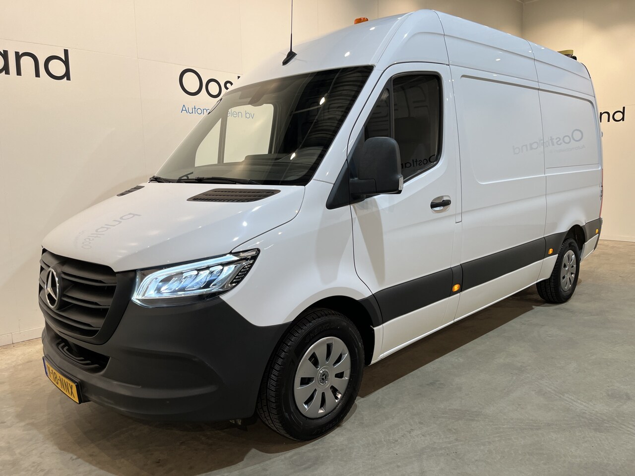 Mercedes-Benz Sprinter - 317 CDI L2H2 RWD / Euro 6 / LED / Airco / Cruise Control / Camera / Trekhaak / CarPlay / 3 - AutoWereld.nl