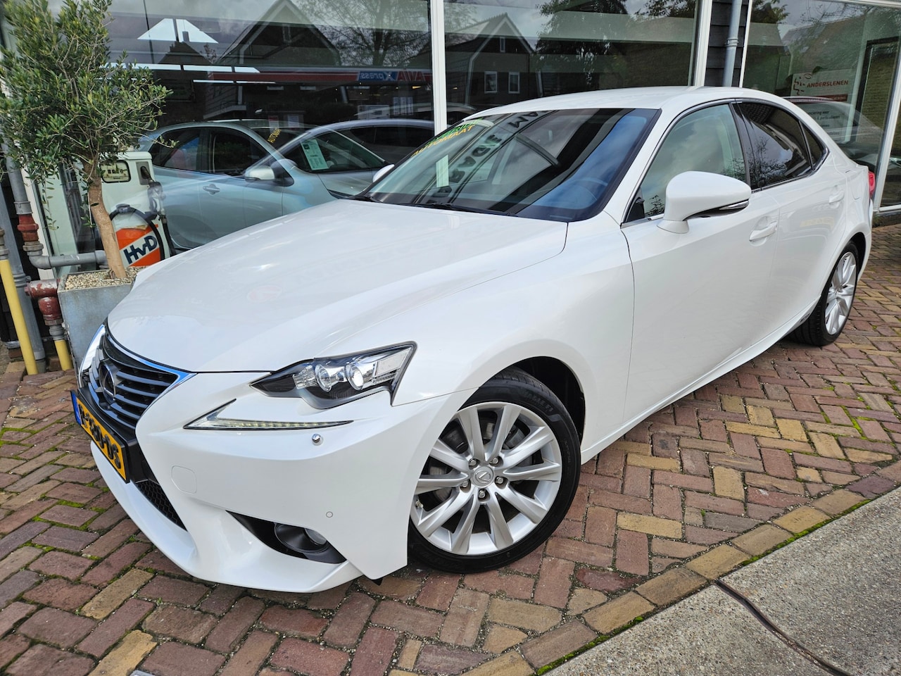 Lexus IS - 300h Luxury Sport Line,leder,memory stoelen,mooie auto - AutoWereld.nl