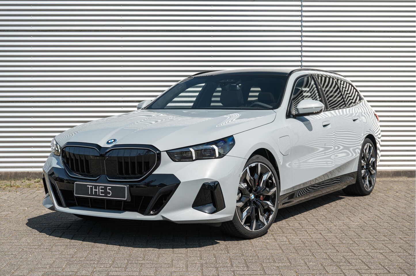 BMW 5-serie Touring - 530e M Sport Automaat / Panoramadak / Trekhaak / Parking Assistant Professional / Adaptiev - AutoWereld.nl
