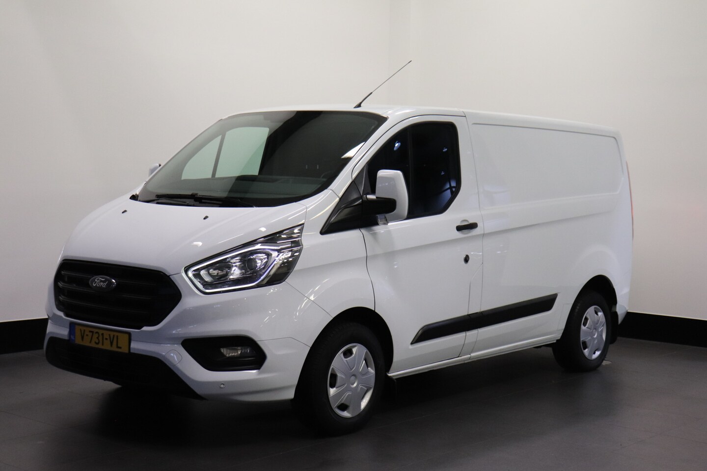 Ford Transit Custom - 2.0 TDCI EURO 6 - Airco - Cruise - Trekhaak - € 12.950,- Excl. - AutoWereld.nl