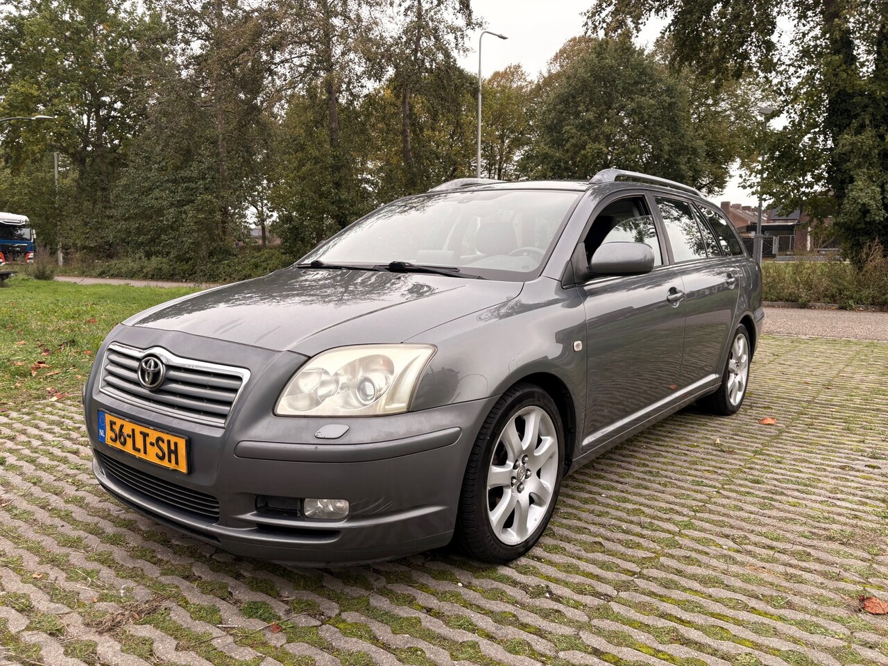 Toyota Avensis Wagon - 2.0 VVTi Executive - automaat - leder - cruise control - stoelverwarming - AutoWereld.nl