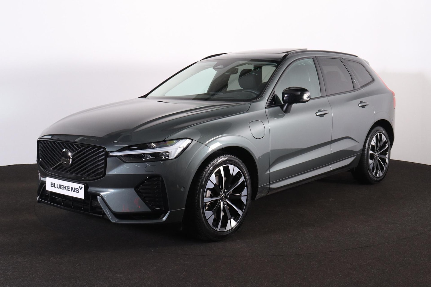 Volvo XC60 - T6 Recharge AWD Ultra Dark - Luchtvering - Panorama/schuifdak - IntelliSafe Assist & Surro - AutoWereld.nl