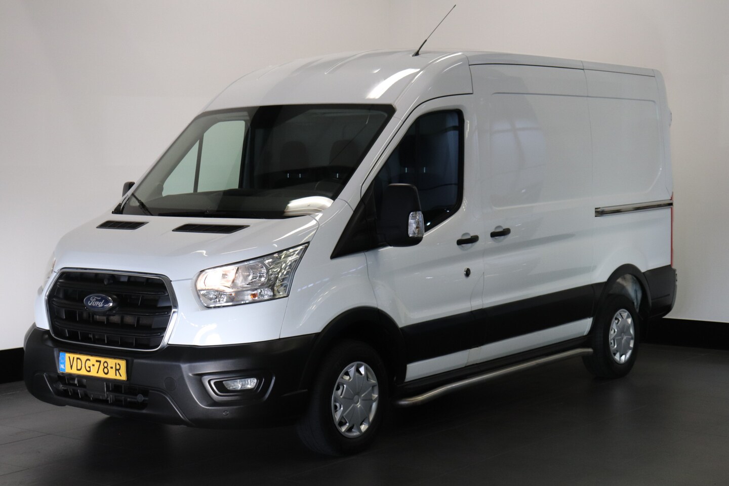 Ford Transit - 2.0 TDCI L2H2 EURO 6 - Airco - Cruise - PDC - €13.900,- Excl. - AutoWereld.nl