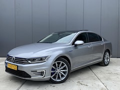 Volkswagen Passat - 1.4 TSI GTE Highline Panoramadak / Active Info / Discovery Pro