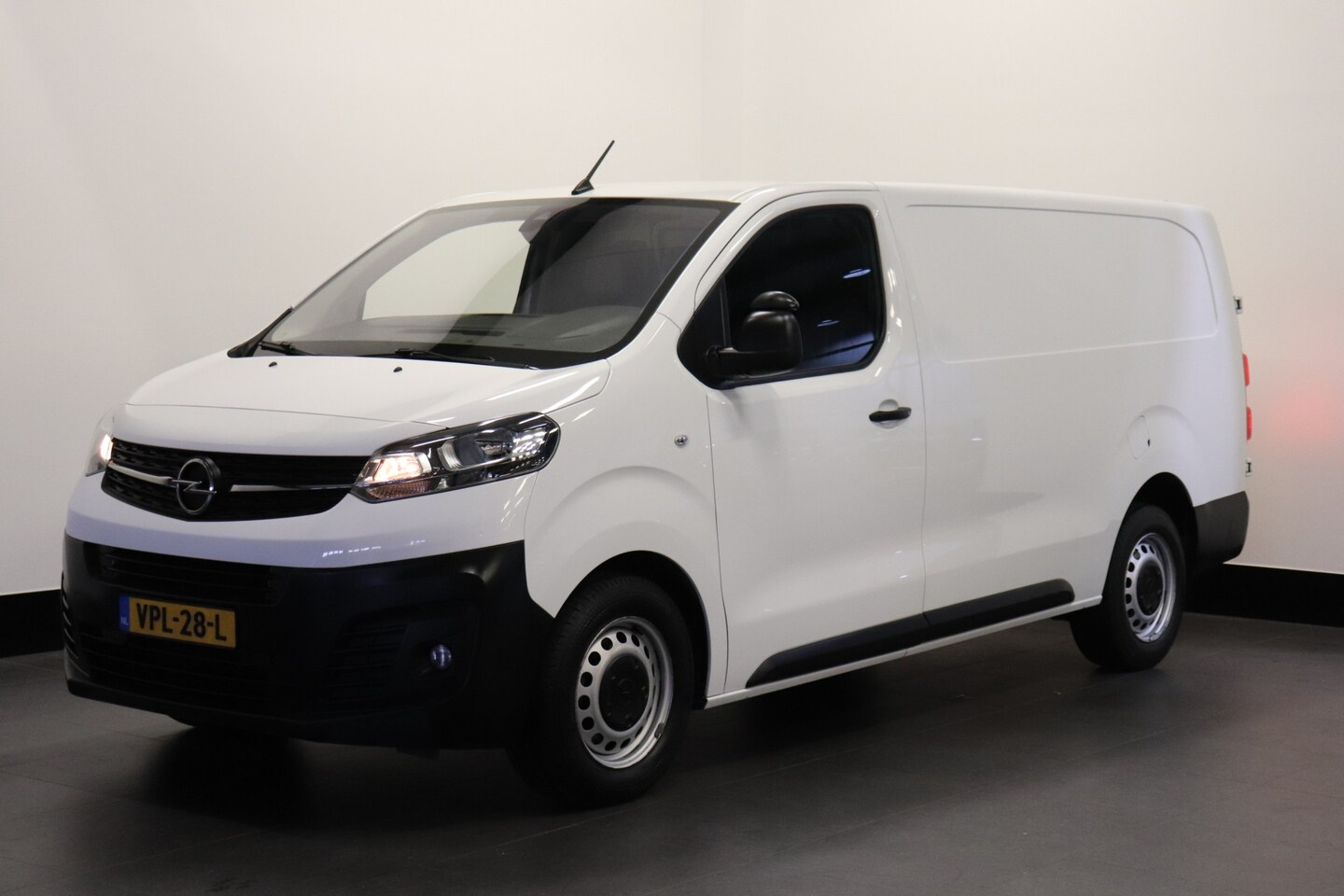 Opel Vivaro - 2.0 CDTI 145PK L3 EURO 6 - Airco - Cruise - PDC - €14.900,-  Excl. - AutoWereld.nl
