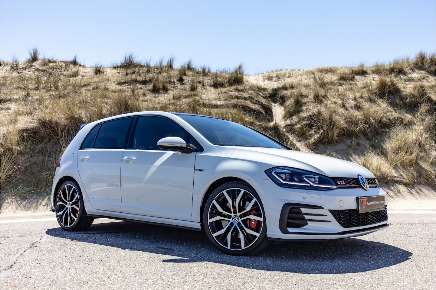 Volkswagen Golf - 2.0 TSI GTI Performance Panoramadak/Adaptive cruise control/Digital dash/Achteruitrijcamer - AutoWereld.nl