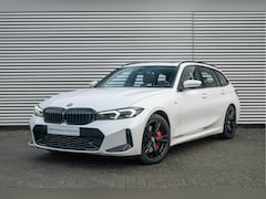 BMW 3-serie Touring - 330i xDrive High Executive M Sport Automaat / Panoramadak / Trekhaak / Sportstoelen / Adap