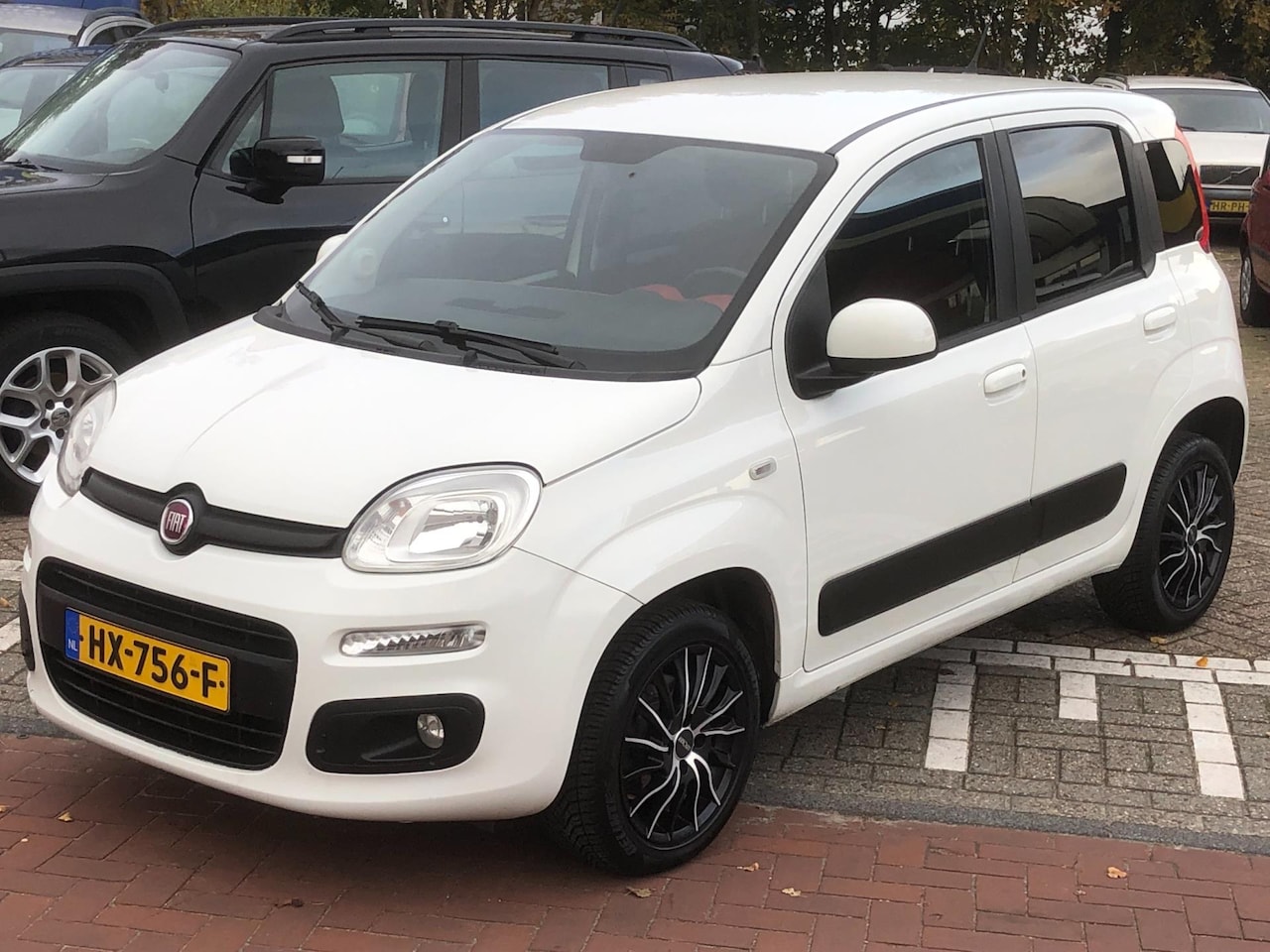 Fiat Panda - 1.2 Lounge 4 CILINDER /CLIMAT CONTR/ L.M .VELGEN NW-ALL SEASON BANDEN - AutoWereld.nl