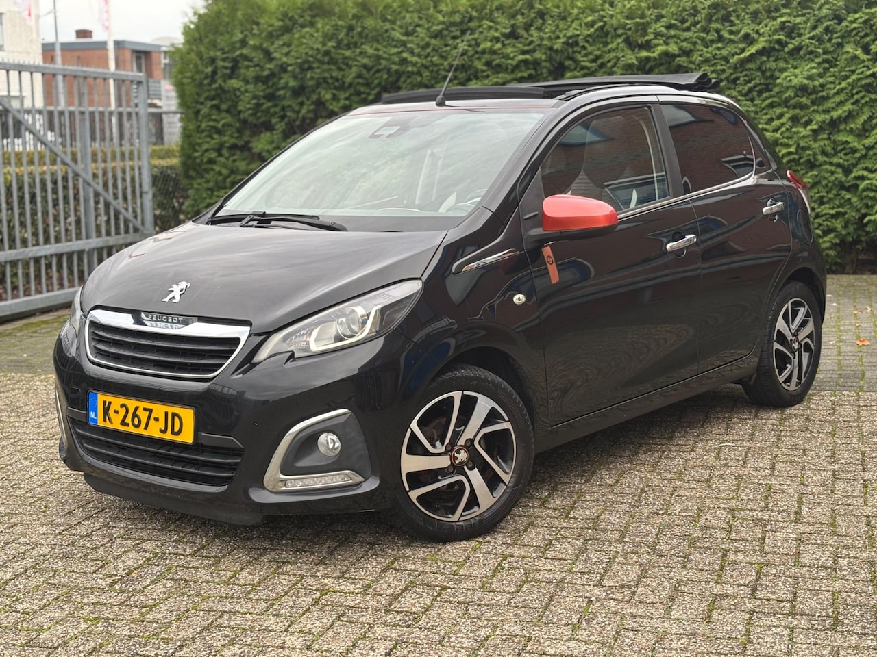 Peugeot 108 - 1.2 TOP! Roland Garros, 82 PK, Nap, Cabrio, 5-drs, Elek pkt - AutoWereld.nl