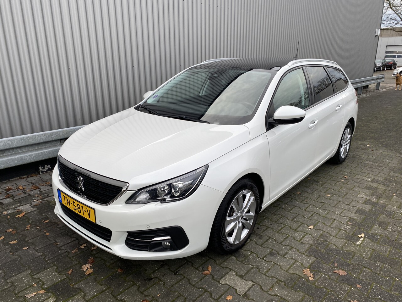 Peugeot 308 SW - 1.2 PureTech Blue Lease Executive 168Dkm.NAP, Clima, Navi, Pano, CC, PDC, LM, nw. APK – In - AutoWereld.nl