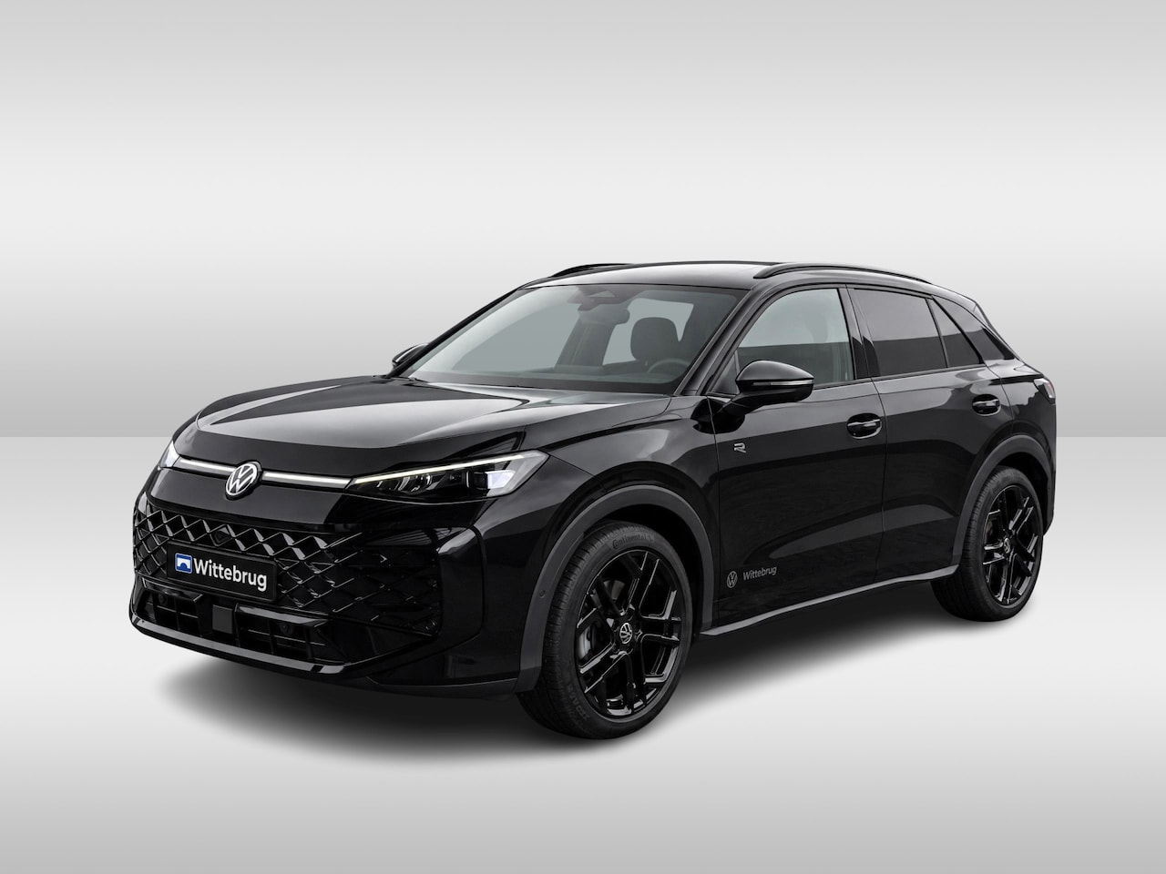 Volkswagen T-Roc - 1.5 eTsi R-Line First Edition / Carplay / Navi / IQ Light / 19" LM velgen / R-Line / Camer - AutoWereld.nl