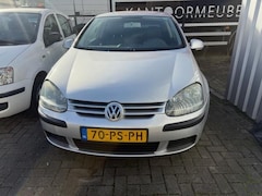 Volkswagen Golf - 1.6 FSI Trendline