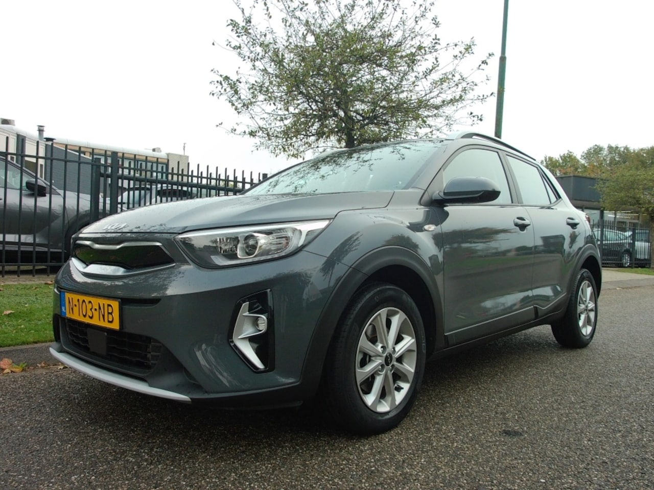 Kia Stonic - 1.0 T-GDi 100pk MHEV Dynamic Line Airco Navi LM 43.921 KM NL-Auto - AutoWereld.nl