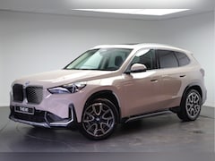 BMW iX1 - xDrive30 xLine / Panoramadak / Adaptieve LED / Achteruitrijcamera / M Adaptief onderstel /