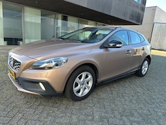 Volvo V40 Cross Country - 1.6 T4 Kinetic CLIMAT BJ 10-2013 APK 7-2027