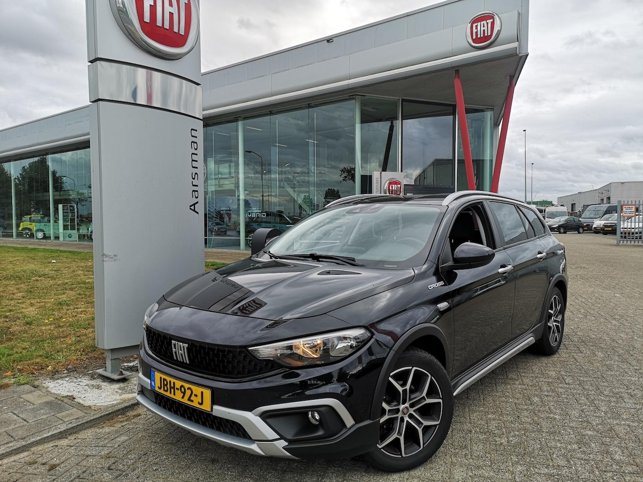 Fiat Tipo Cross - Stationwagon 1.0 | Trekhaak | Navi | Carplay | Camera | Automatische airco | Digital cockp - AutoWereld.nl