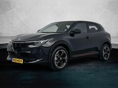 Alfa Romeo Junior - 1.2 Turbo Hybrid Ibrida Q4 | LM velgen | Sport stoelen | Pano dak | A Camera | PDC | Clima