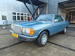 Mercedes-Benz 200-280 (W123) - 230 C