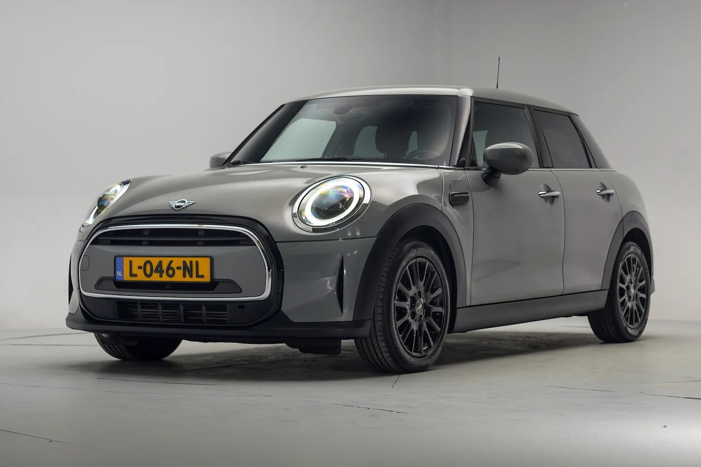 MINI One - 1.5 One Essential Aut. 5-drs.[ LED Navi Climate ] - AutoWereld.nl