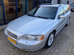 Volvo V70 - 2.4 Momentum LEER / SUNROOF / PDC / TREKHAAK