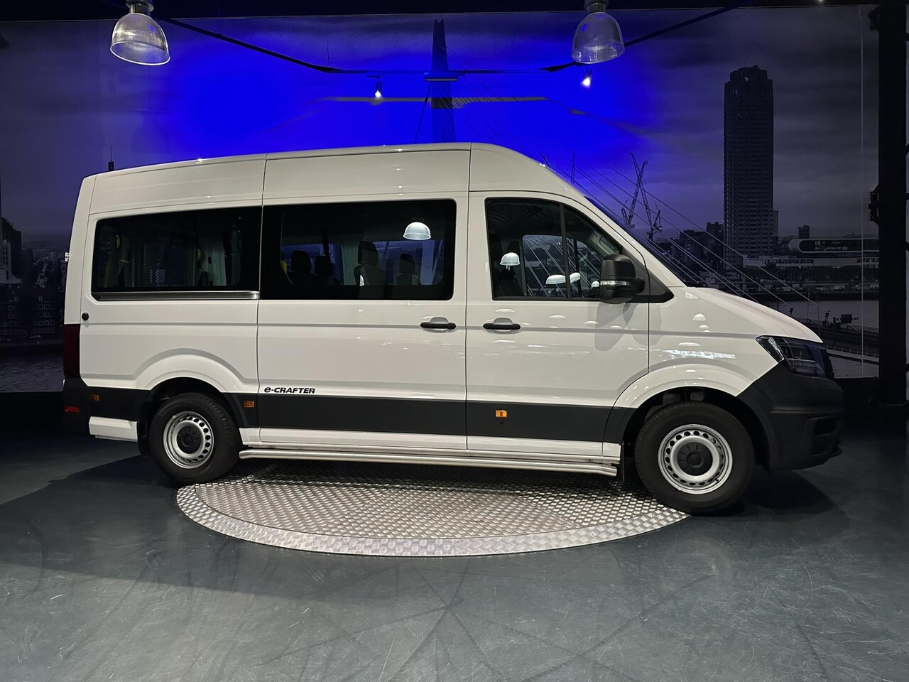 Volkswagen Crafter - *Rolstoelbus*Led*Appconnect* - AutoWereld.nl